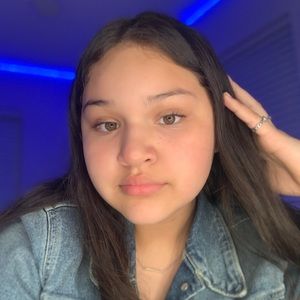 Meet your Posher, Chloe